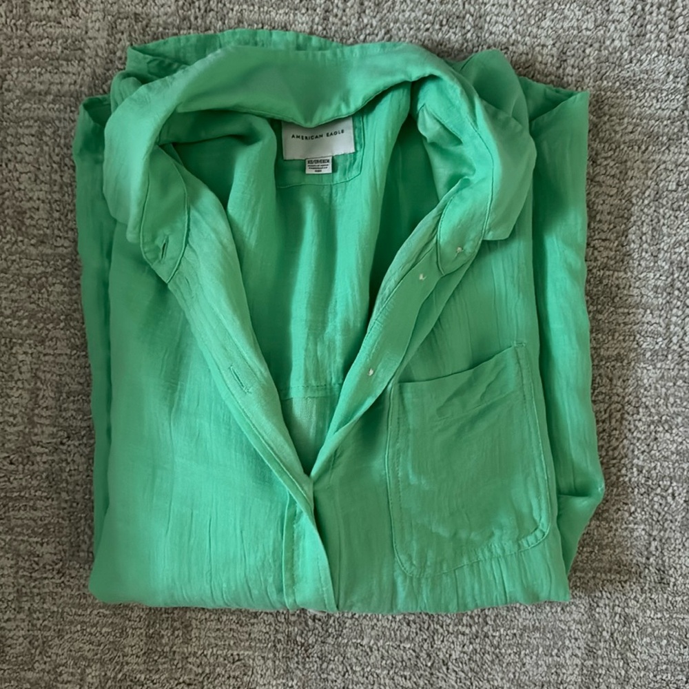 Green AE beachy linen button down